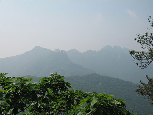 정상에서 바라본 도봉산 능선 